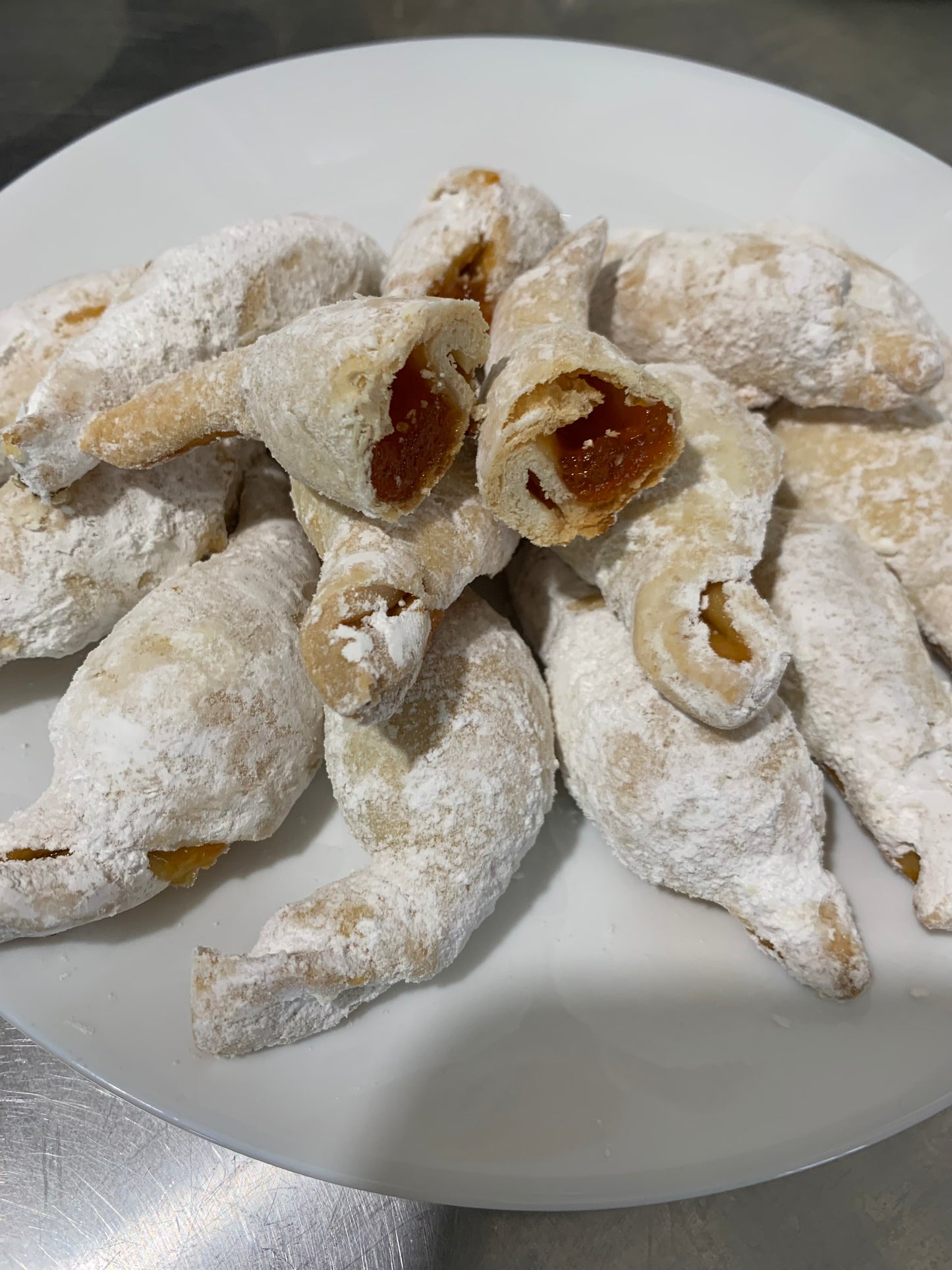 Crescents with Fruit Jam  / Cornulețe cu Magiun